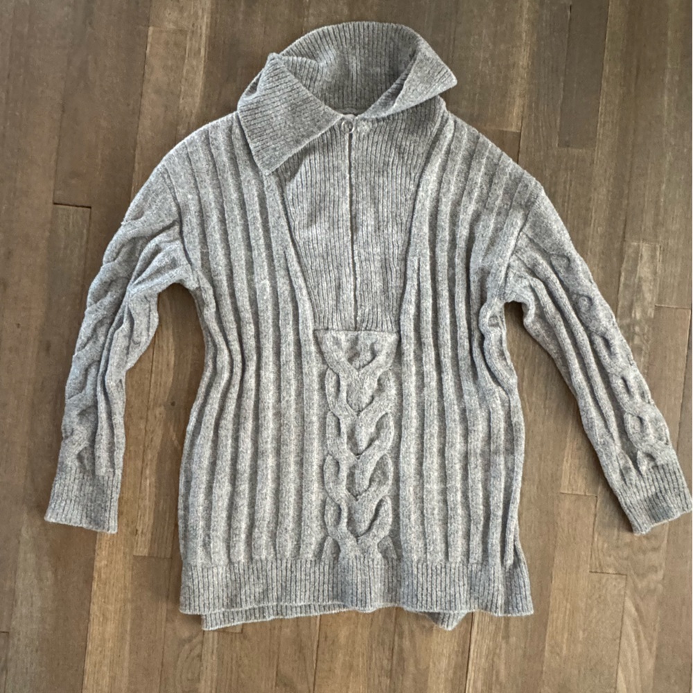 Isabel Maternity by Ingrid & Isabel Cozy Gray Cable Knit Sweater size Medium